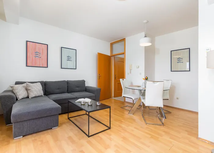 Modern New Apartments Pula 公寓